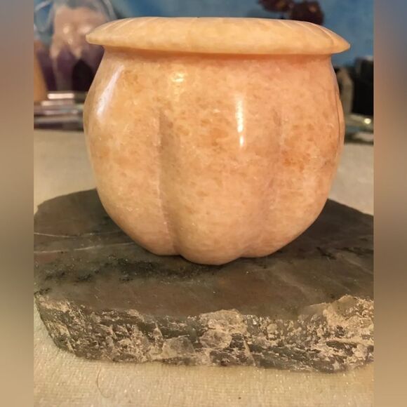 Hand Carved Sunstone Jack-o-lantern Pumpkin Crystal Candle Holder 358g - Picture 8 of 9